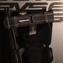 Load image into Gallery viewer, EVS RS9 Knee Brace Pair