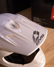 Load image into Gallery viewer, EVS T5 Helmet