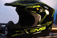 Load image into Gallery viewer, EVS T5 Pinner Helmet