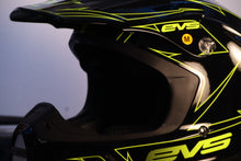 Load image into Gallery viewer, EVS T5 Pinner Helmet